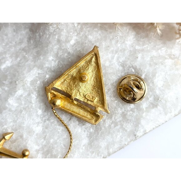 Matte Textured Sailboat & Anchor Gold Toned Vintage Costume Jewelry Brooch - Picture 5 of 9